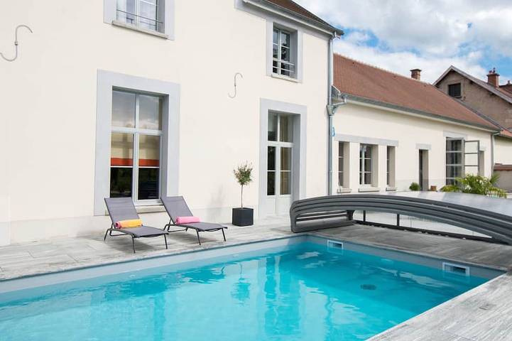 Villa pour 12 personnes, avec terrasse ainsi que jacuzzi et jardin, animaux acceptés en Champagne-Ardenne