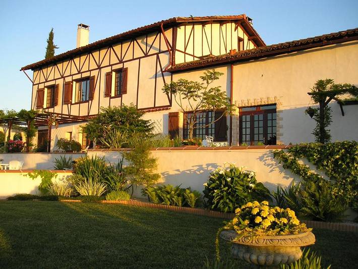 Maison de vacances pour 4 personnes, avec Balcon et Terrasse ainsi que Jardin et Piscine