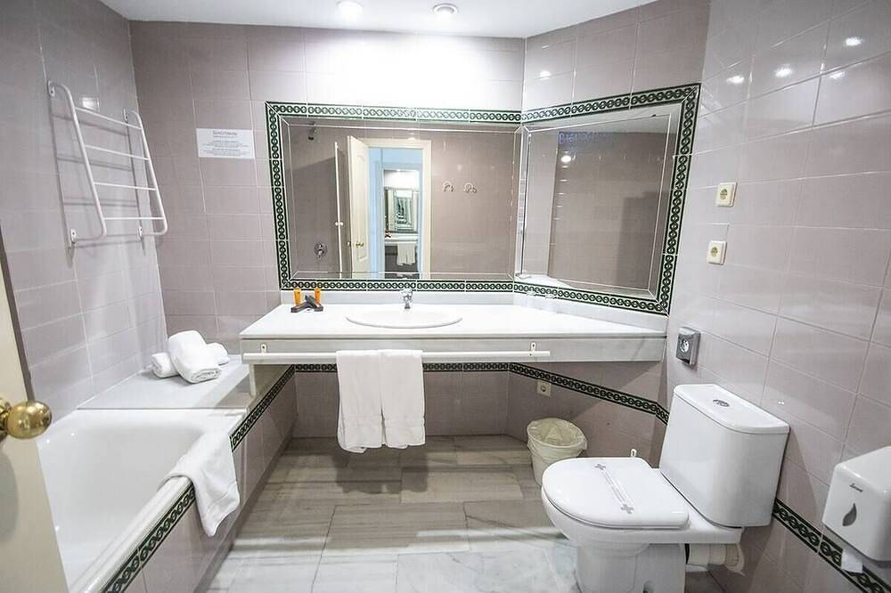 Apartamento entero, Apartamento Estándar tipo «estudio» de aprox. 50 m2 in Mairena del Aljarafe, Provincia de Sevilla