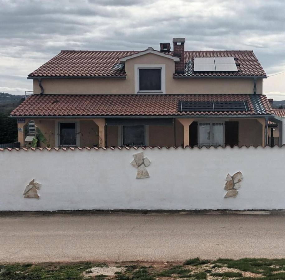 Villa Ana in Kaštel (Plovanija), Buje