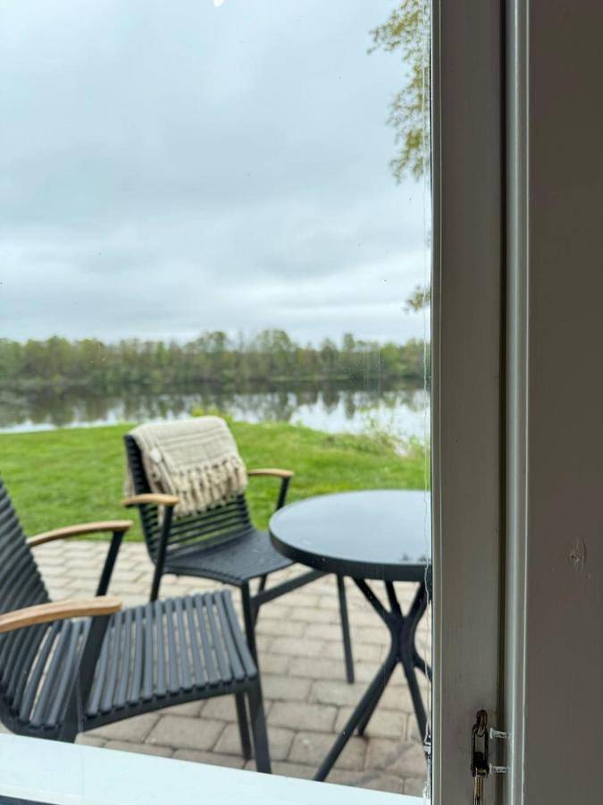 Ferienwohnung für 2 Personen, mit Seeblick und Garten sowie Ausblick und Terrasse, mit Haustier - 1