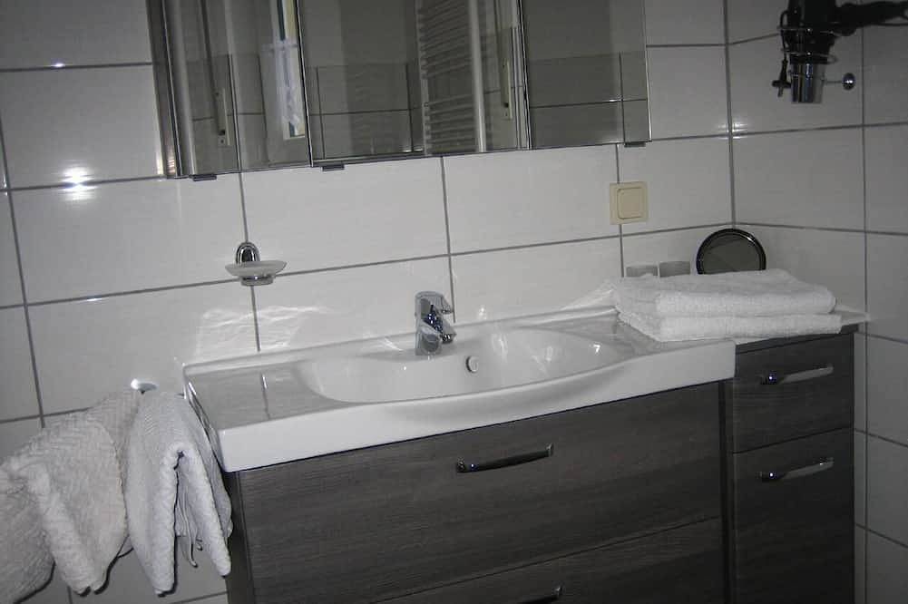 Ganze Wohnung, Große Wohnung in Polle mit Garten und Grill in Polle, Landkreis Holzminden