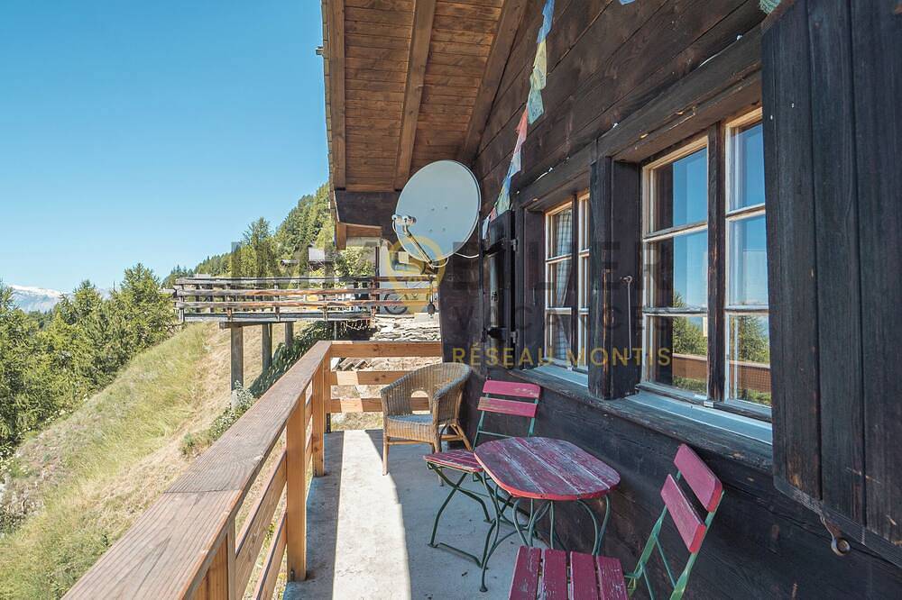 Charmant chalet, à deux pas du village et du bus navette, idéal pour 4 personnes. Très belle vue, or in Chandolin, Anniviers
