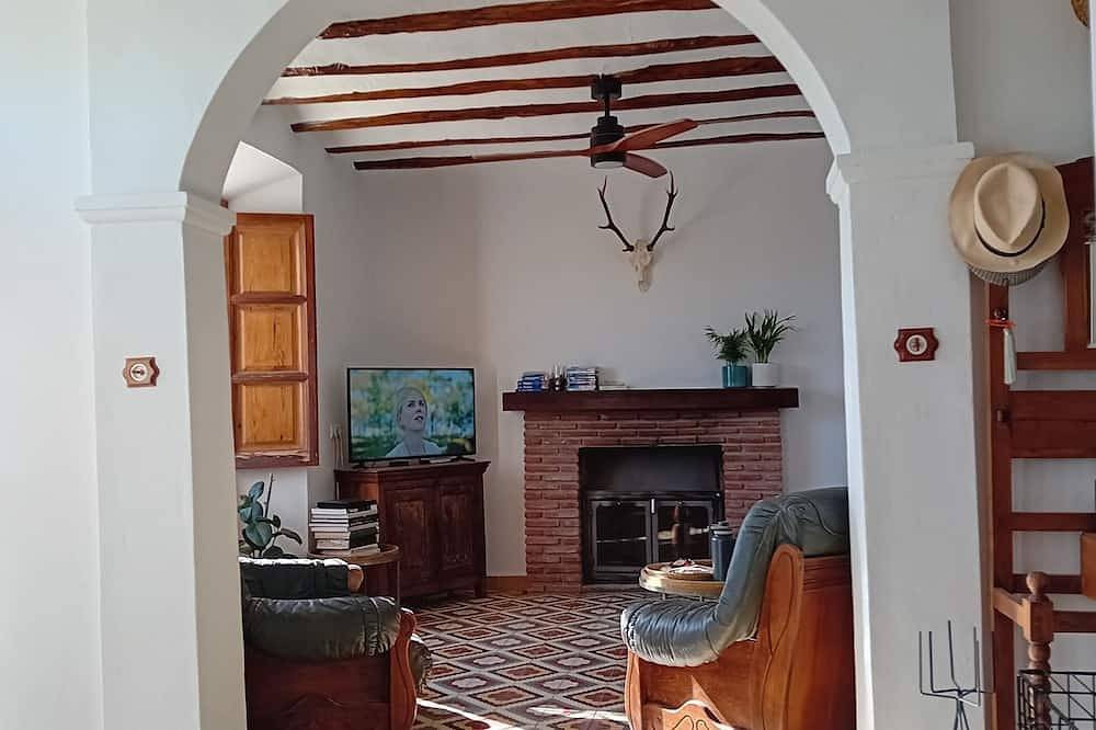 Orchard House with outdoor kitchen & stunning views (Pet Friendly) in Castril, Geoparque de Granada