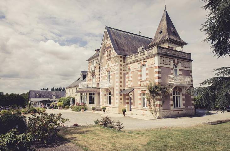 Chambre d’hôte pour 10 personnes, avec Terrasse et Jardin ainsi que Piscine et Sauna à Châtillon-sur-Indre