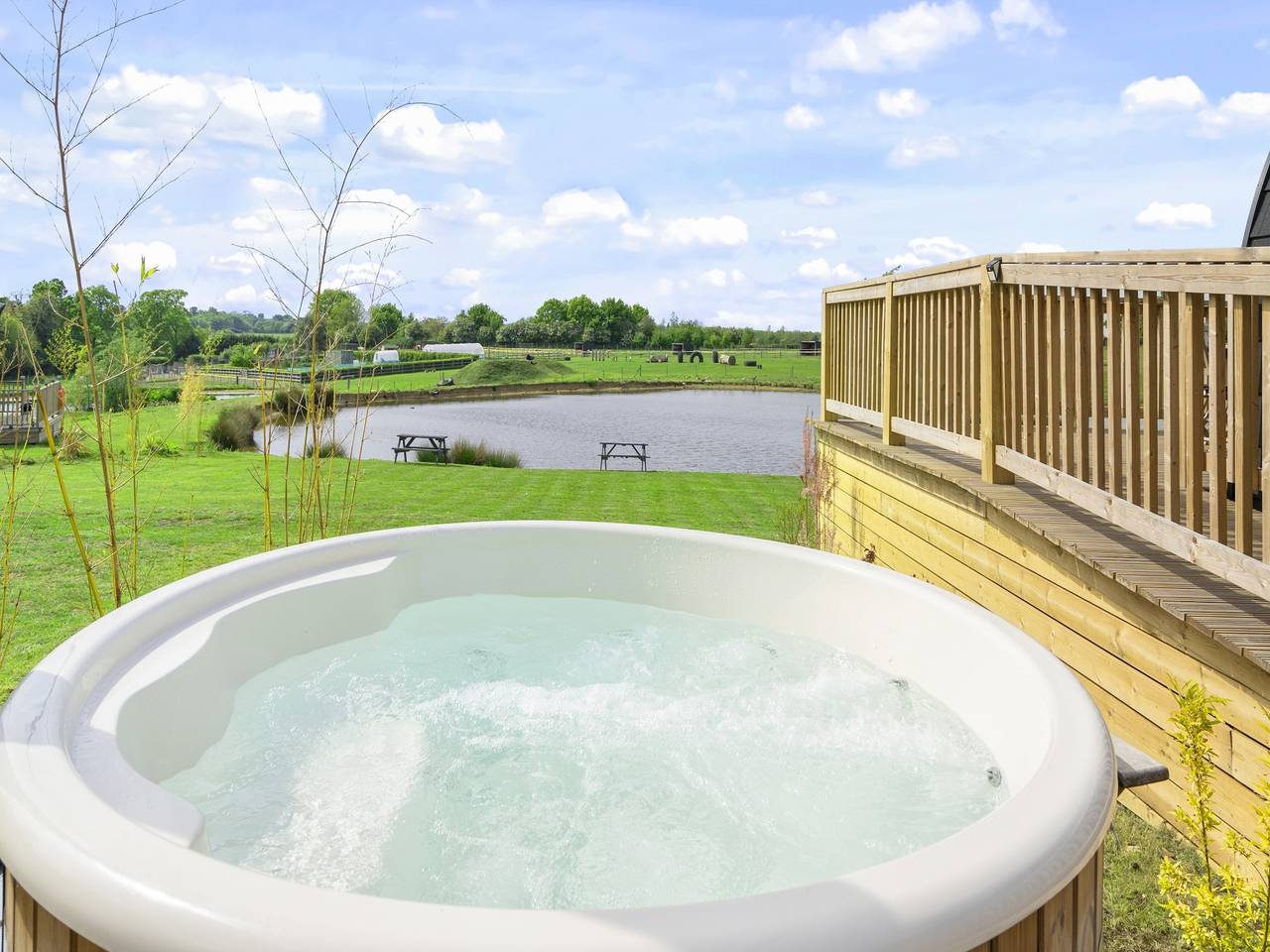 Tienda Safari en Hertford con Jacuzzi in Hertford, Hertfordshire