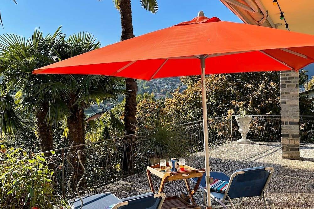 Ganze Wohnung, Sonnige 4-Zi-Wohnung mit grosser Palmenterrasse. Seeblick in Caslano, Luganersee