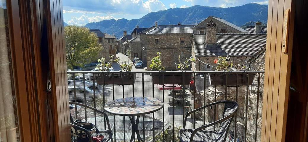 Gîte pour 4 personnes, avec vue et balcon dans Buerba - 2