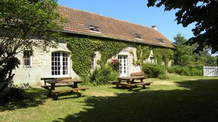 Location de vacances pour 9 personnes, avec terrasse et jardin, animaux acceptés à Asnières-en-Bessin