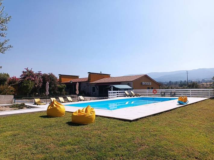 Aluguel de quarto para 4 pessoas, com vista e piscina e ainda jardim, com animais de estimação em Seia