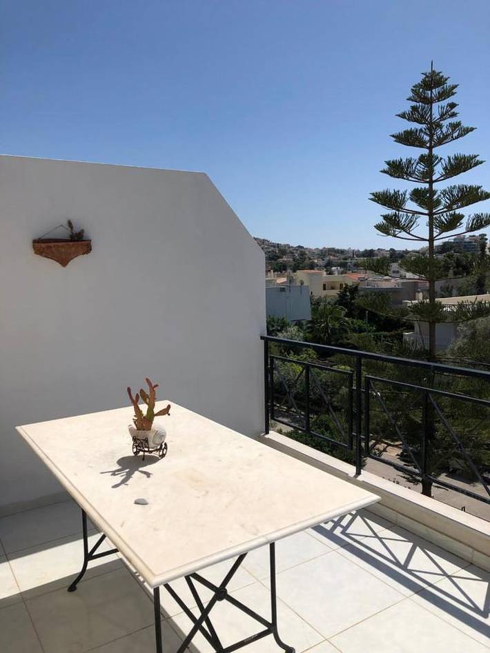 Gîte pour 6 personnes, avec Balcon et Terrasse ainsi que Jardin et Vue dans Saronida - 4