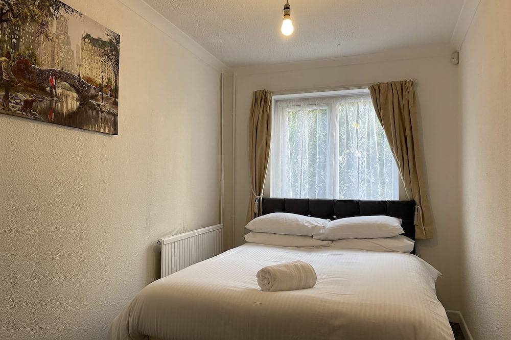 3-Bed room Tivoli Bungalow in Weston-Super-Mare, North Somerset
