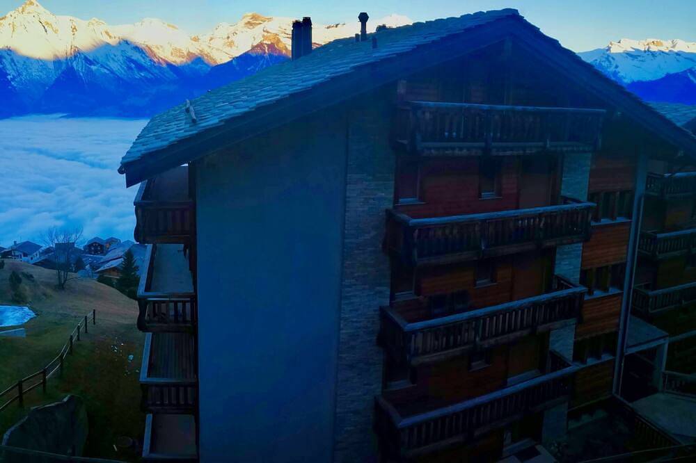 Entire apartment, Stylish loft with a great panoramic view in Veysonnaz, Wallisian Alps