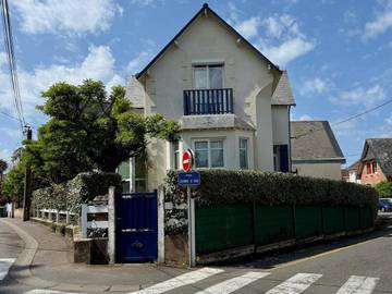 Location de vacances pour 8 personnes, avec jardin et terrasse dans Plage du Nau