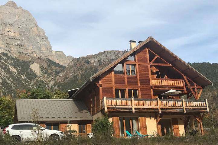 Ferienhaus für 4 Personen, mit Whirlpool und Terrasse