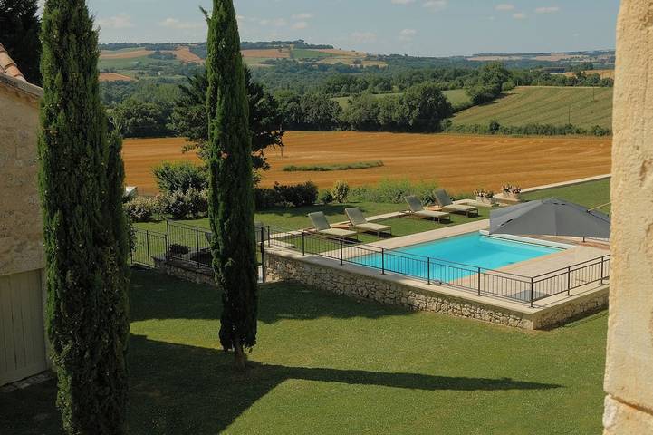 Location de vacances pour 14 personnes, avec Balcon et Jacuzzi ainsi que Jardin et Sauna à Saint-Mézard