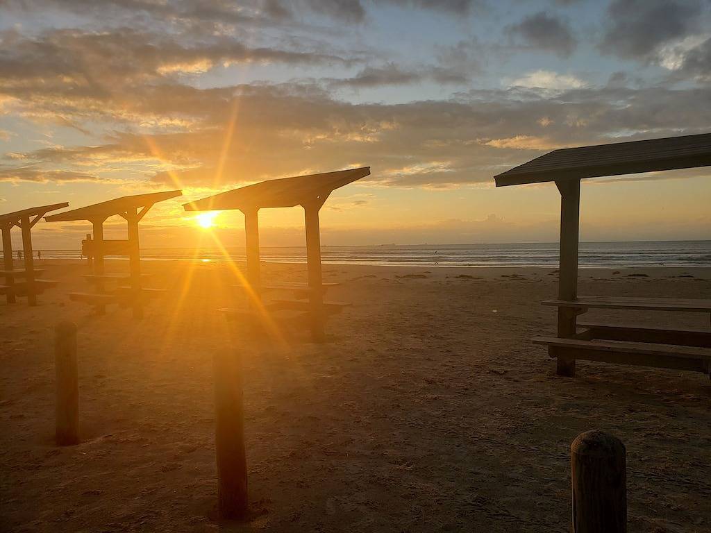 Quarter Deck- 2 Bedroom- In-Town and Near the Beach, Pet Friendly! in Port Aransas, Mustang Island