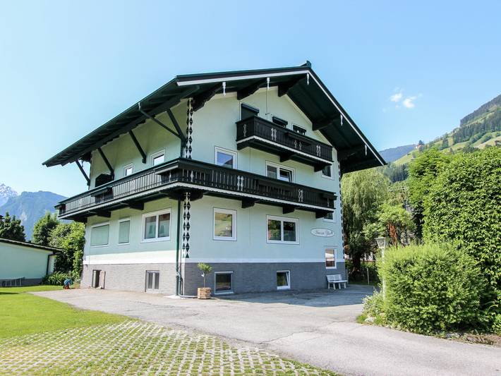 Ferienwohnung für 6 Personen, mit Terrasse und Ausblick in Schwendau