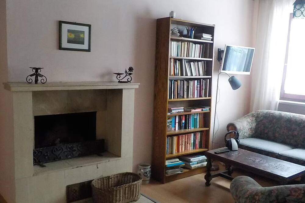Ganze Wohnung, Großzügige 106-qm-Ferienwohnung mit Terrasse und Garten in Konzell, Ostbayern