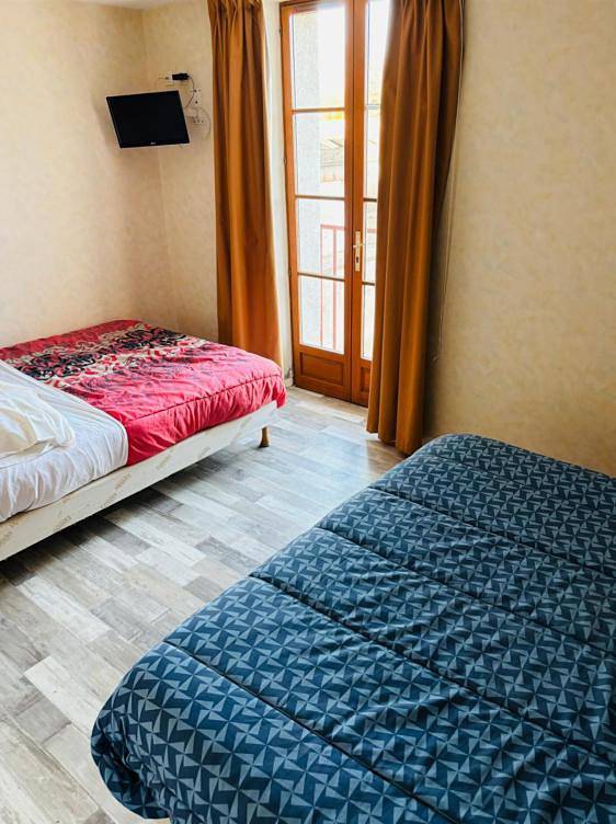 Hôtel pour 3 personnes, avec terrasse à Suèvres