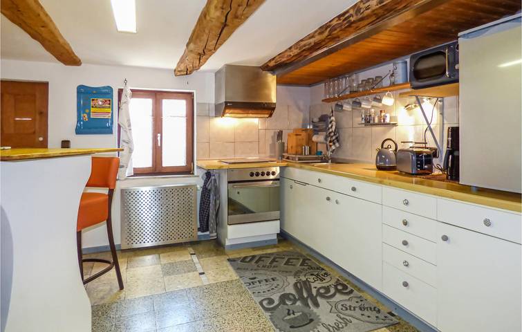 Randegg Rückzug: Geräumige 2BR mit Terrasse & Parkplatz in Gottmadingen, Hegau