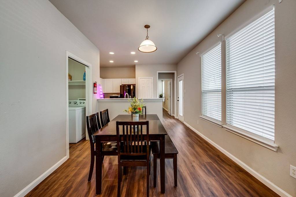 Spacious & Comfortable Home with Garage in Fort Worth, Tarrant County