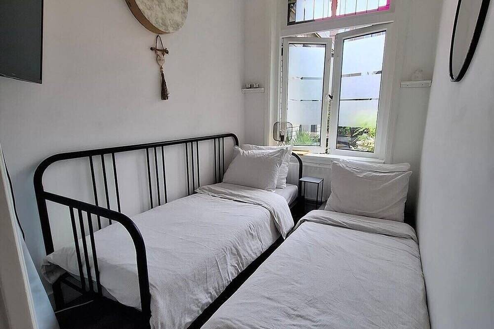 Appartement entier, Canal apartment + garden + Bbq ~ 10mins walk to center in Haarlem, Mer du Nord Pays-Bas