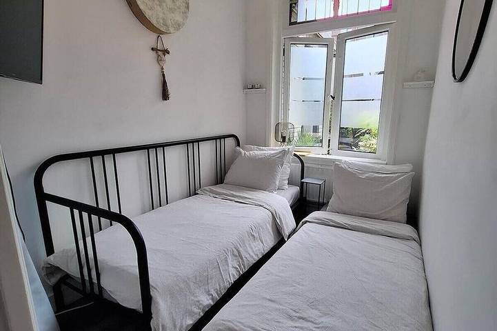 Appartement entier, Canal apartment + garden + BBQ ~ 10mins walk to center in Haarlem, Mer du Nord Pays-Bas