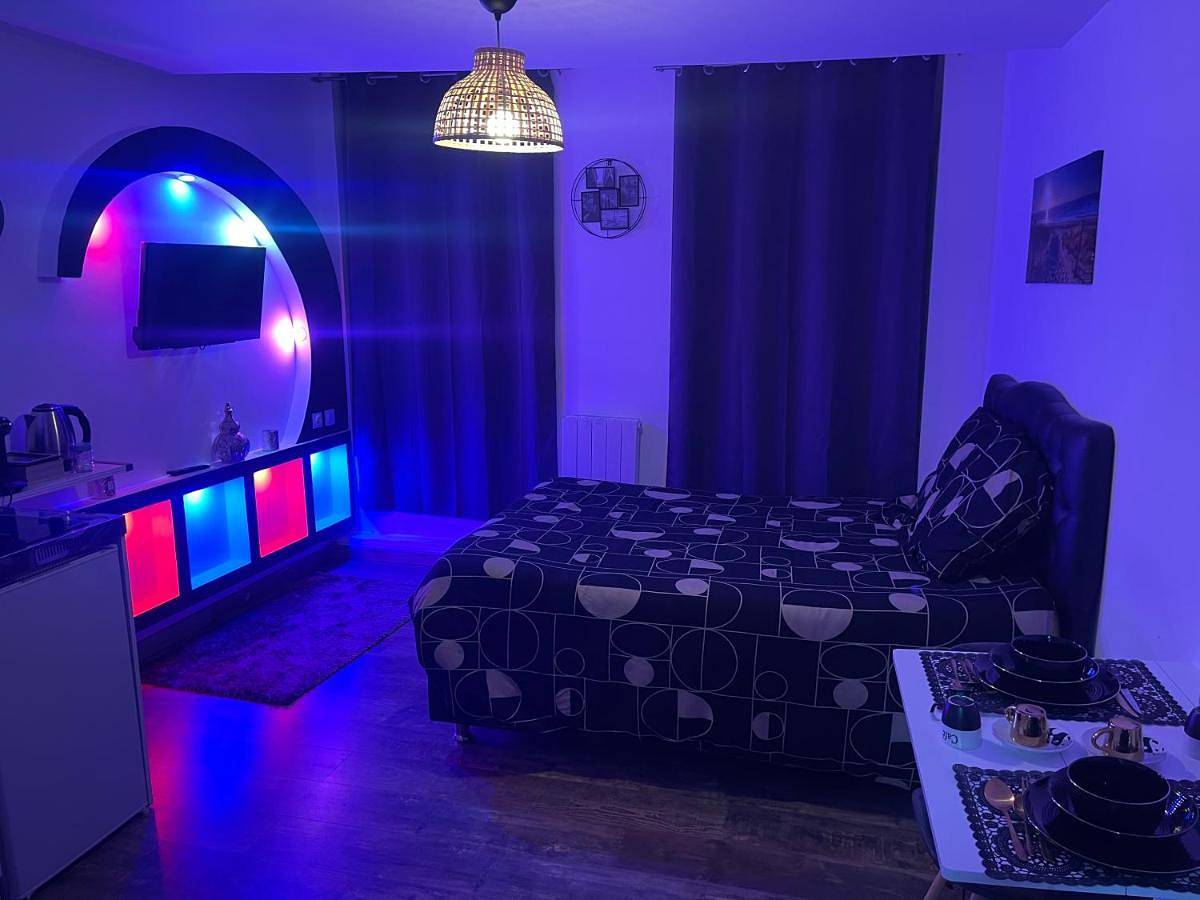 Double Room with Private Bathroom in Douai, Département Nord