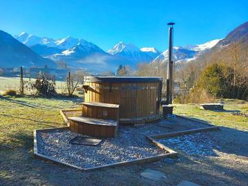 Gîte pour 16 personnes, avec terrasse et vue à Bazus-Aure