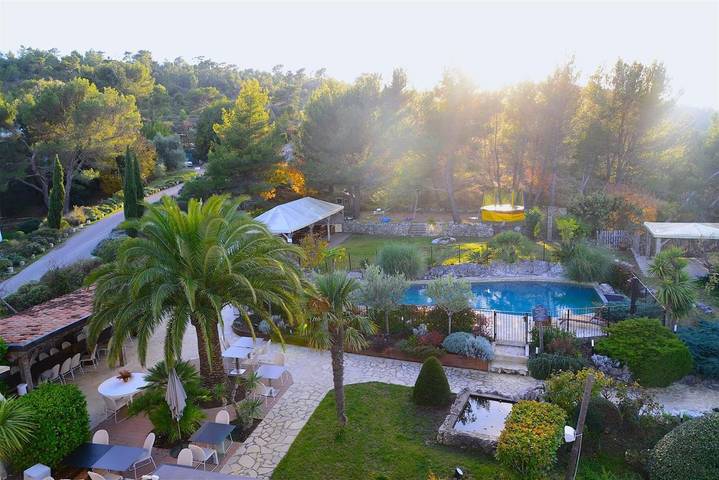 Hôtel pour 3 personnes, avec jardin et piscine