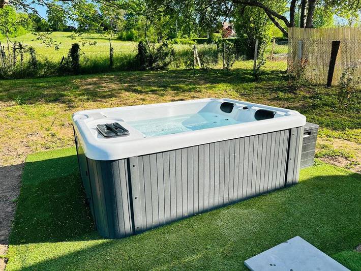 Camping pour 6 personnes, avec jardin ainsi que piscine et jacuzzi en Corrèze - 2