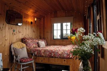 Log Cabin for 2 People in County Down, Ulster, Photo 2