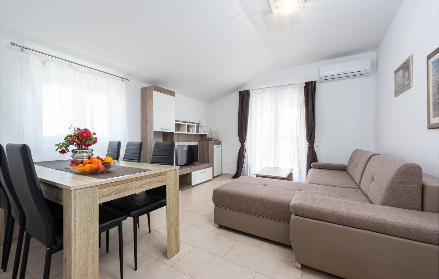 Ganze Ferienwohnung, Ferienwohnung für 5 Personen mit Terrasse in Bibinje, Zadar