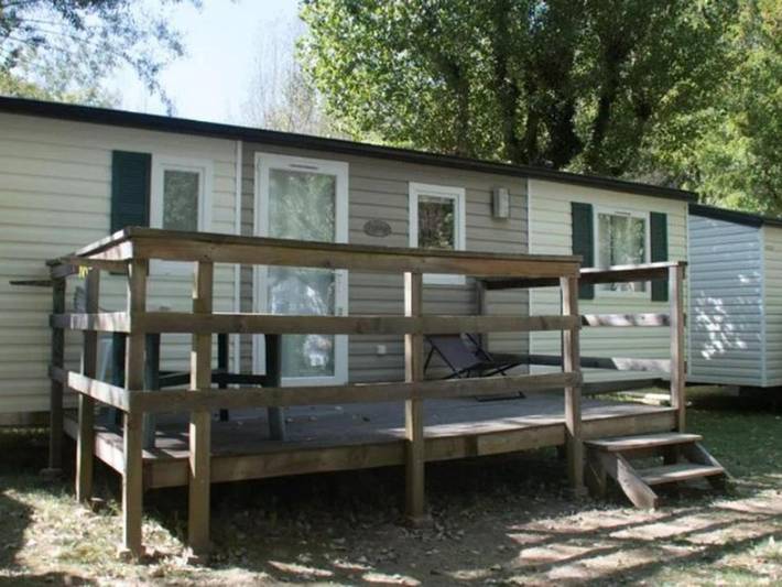 Camping pour 4 personnes, avec piscine et terrasse dans les Gorges du Tarn