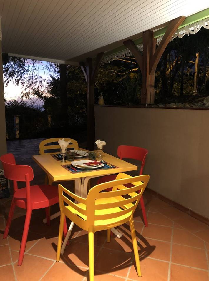 Gîte pour 2 personnes, avec piscine ainsi que jardin et terrasse en Martinique - 4