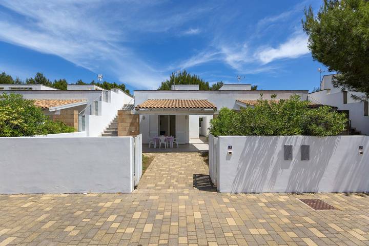 Location de vacances pour 7 personnes, avec jardin à Torre Dell'orso - 2