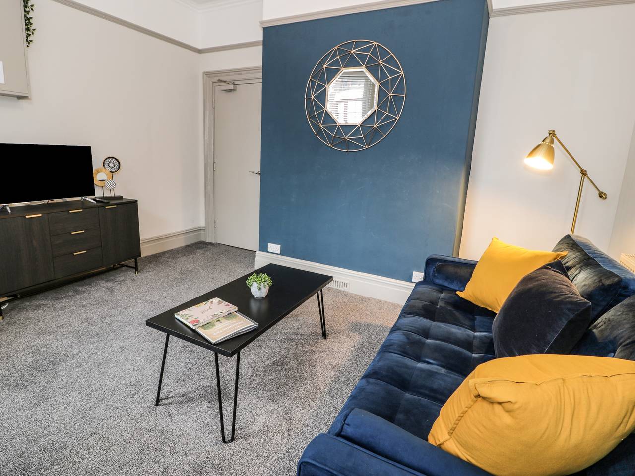 Entire apartment, Sapphire Suite in Barmouth, Snowdonia