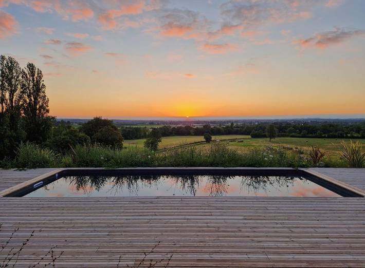 Villa pour 6 personnes, avec terrasse et piscine ainsi que vue et jardin, animaux acceptés