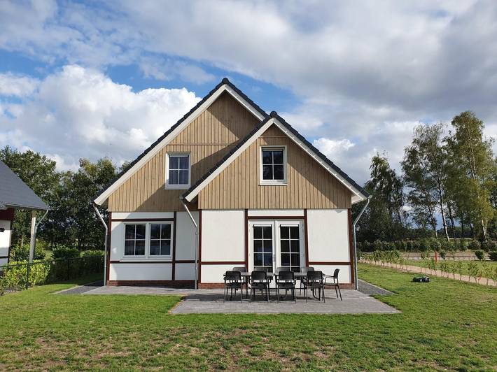 Ferienhaus für 14 Personen, mit Garten