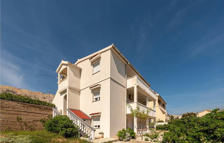 Ganze Ferienwohnung, Gemütliche Ferienwohnung am Meer mit Terrasse, WLAN und Parkplatz – 600 m vom Strand Gradska Plaža entfernt in Pag Stadt, Pag