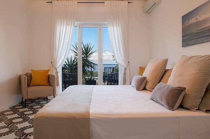 La Conca dei Sogni Luxury sea ​​view apartment in the center of Sorrento in Sorrento, Sorrento Coast
