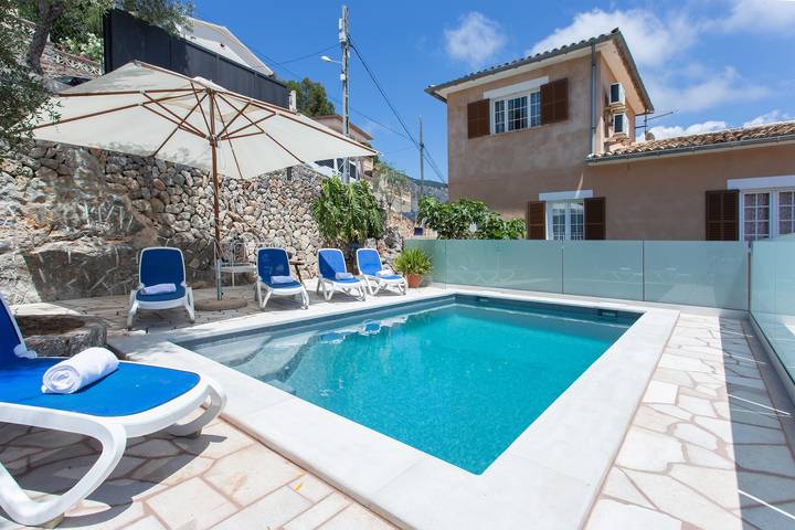 Holiday rental for 8 people, with balcony and garden in Sóller