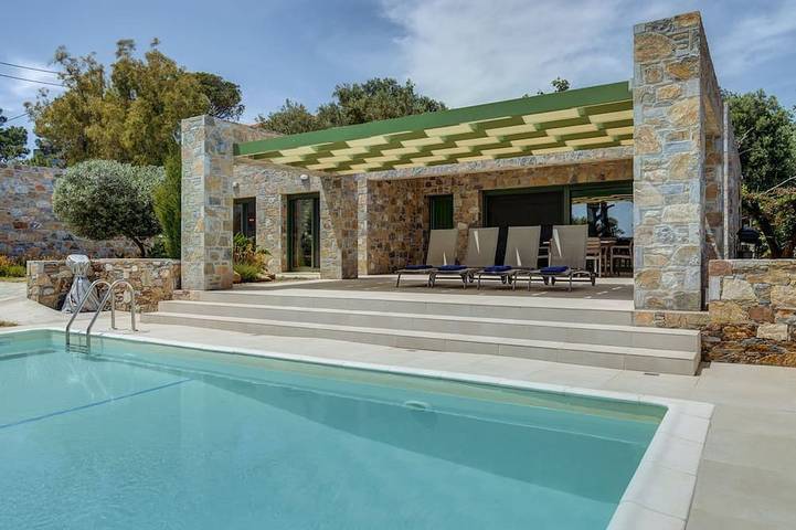 Villa for 6 people, with garden and terrace in Lesbos