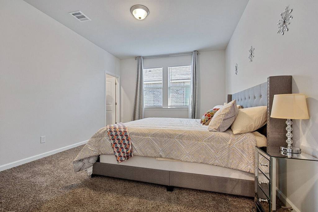 Charming Retreat 30 Minutes from Vibrant New Orleans - Ideal Short-Term Rental! in Lake Pontchartrain