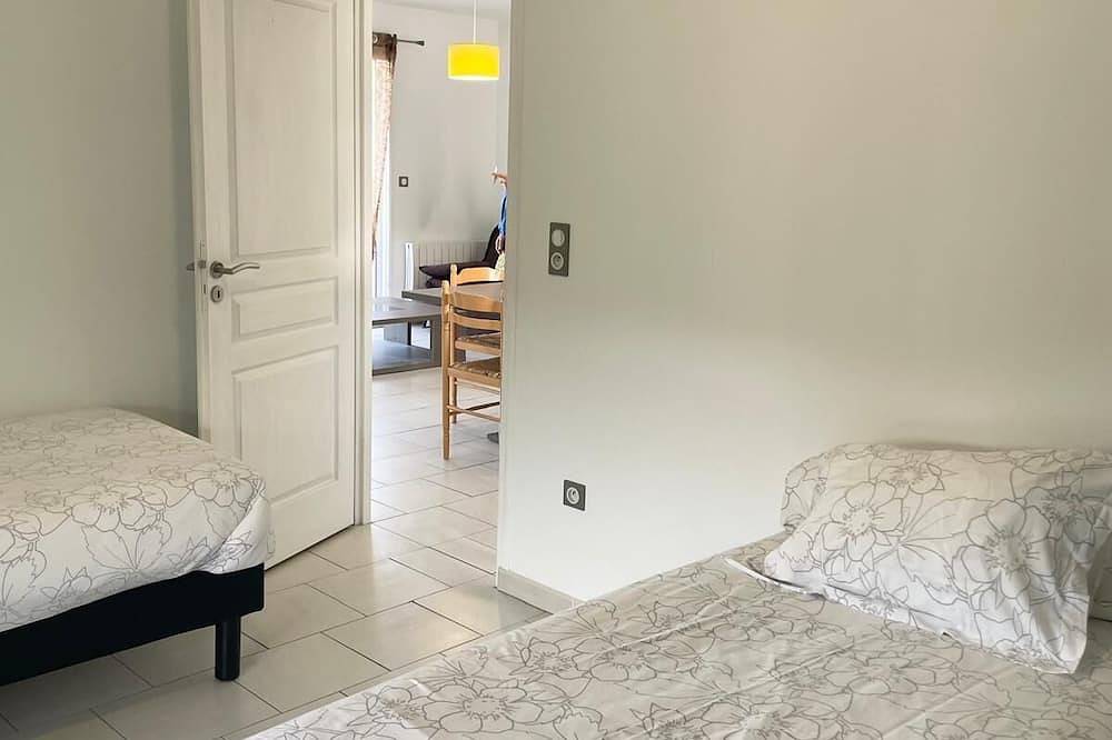 Entire apartment, Bright, well-equipped T3 near downtown with balcony in Salies-de-Béarn, Béarn