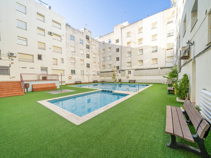 Gîte pour 4 personnes, avec balcon et piscine, animaux acceptés à Pineda de Mar - 2