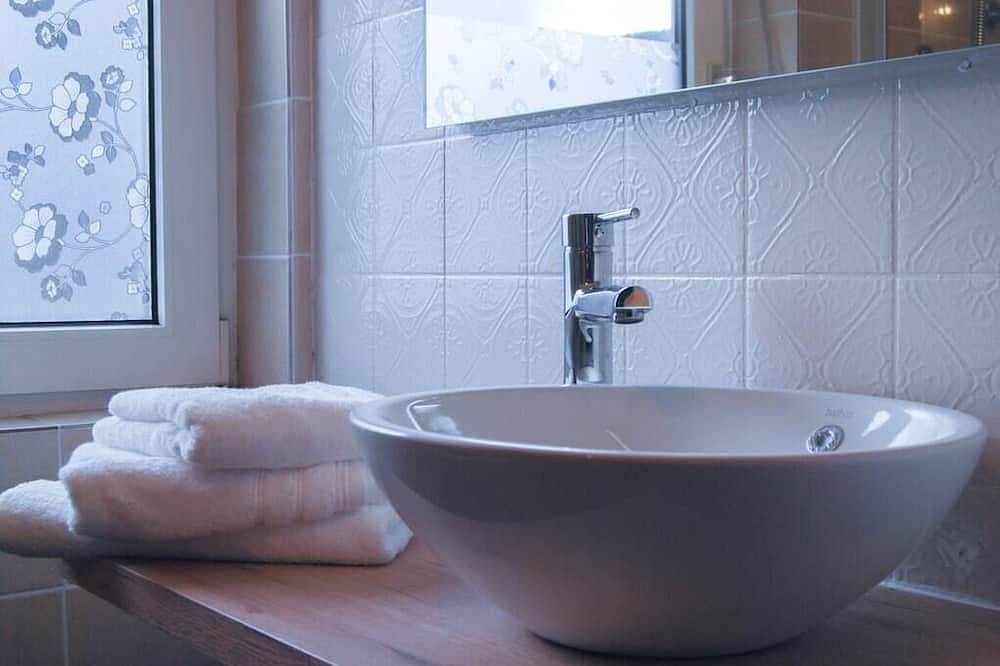Quiet, spacious room, priv. Bathroom, spring water in Traben-Trarbach, Région de Bernkastel-Kues