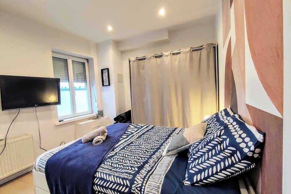 Appartement entier, Bourg - spacieux studio équipé à 5 min du métro in Roubaix, Région de Lille