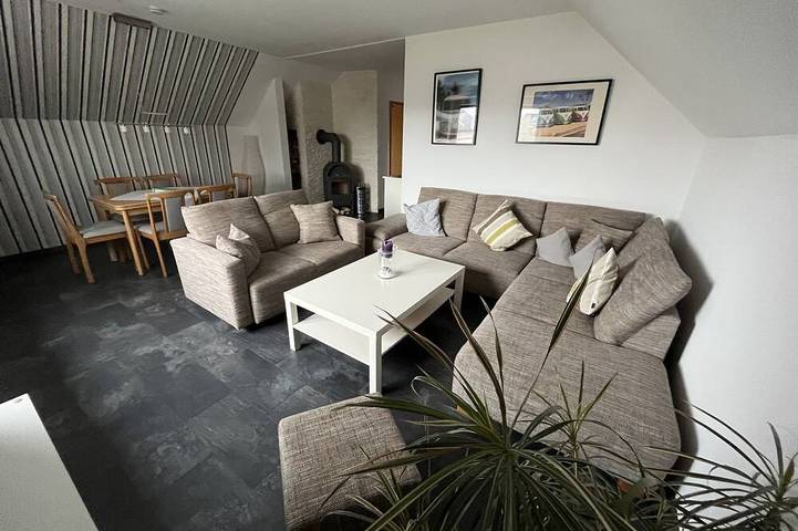 Ferienwohnung für 5 Personen, mit Terrasse und Garten in Nordenham